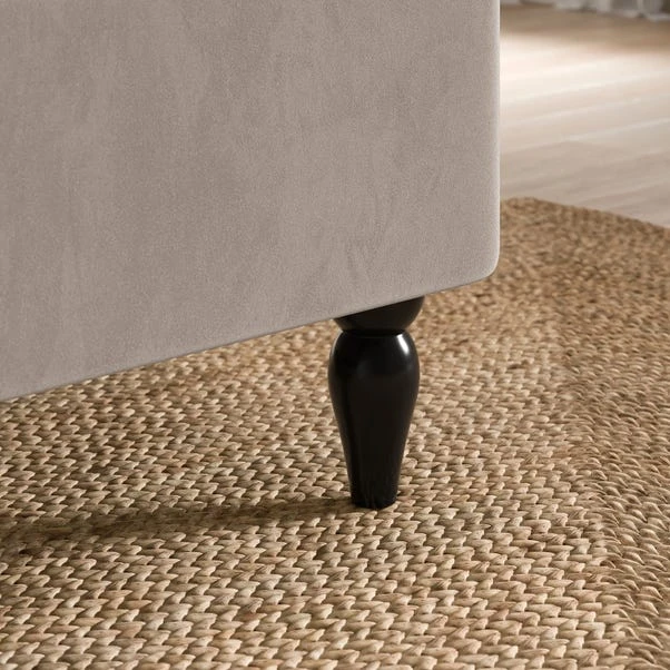 Aldbury Chesterfield Bed Frame 5 Aldbury Chesterfield Bed Frame - Image 3